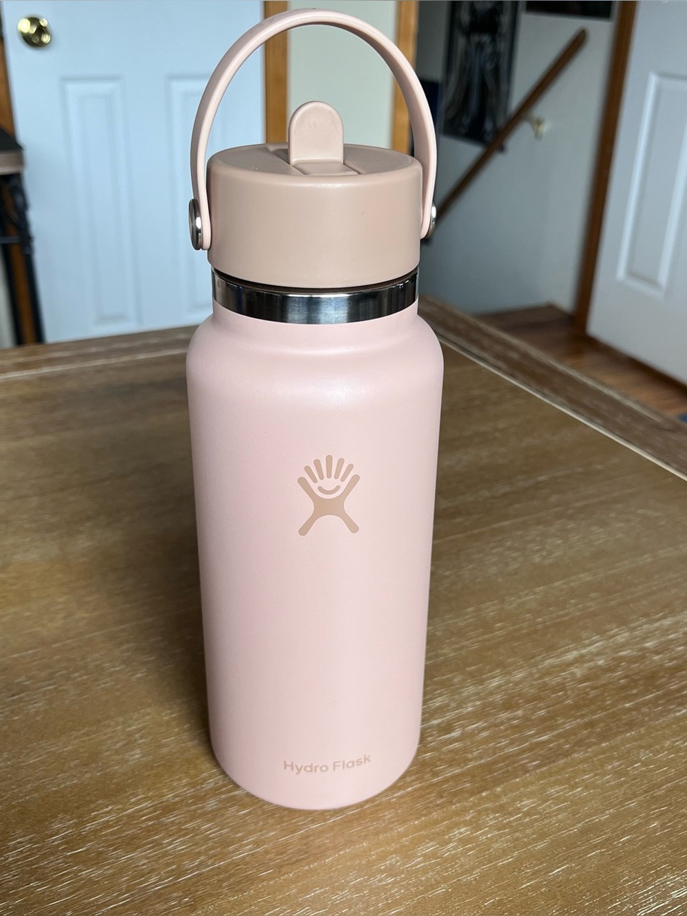 Hydro Flask 32oz  Insulated Bottle with Carry Handle & Flip-top lid
